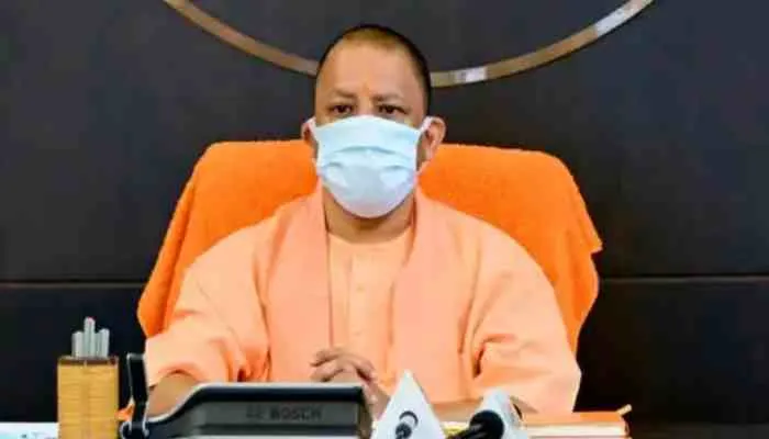 यूपी: सीएम योगी ने की उज्ज्वला योजना के दूसरे चरण की शुरूआत, अखिलेश ने कसा तंज