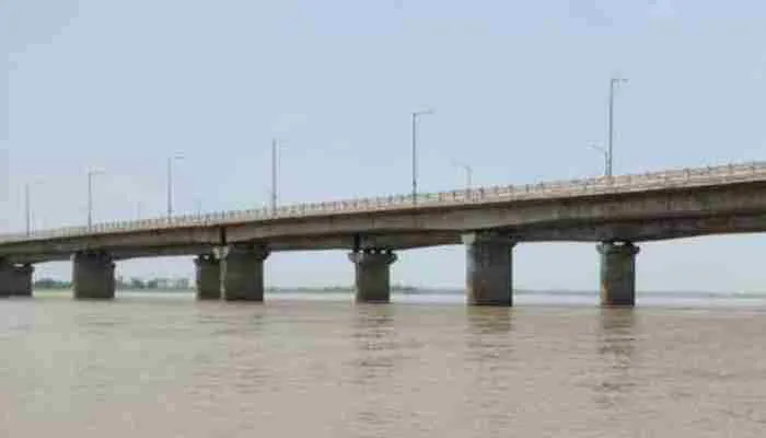 आजमगढ़: बढ़ा सरयू का जल स्तर, छह मकान बहे, ग्रामीण का पलायन शुरू