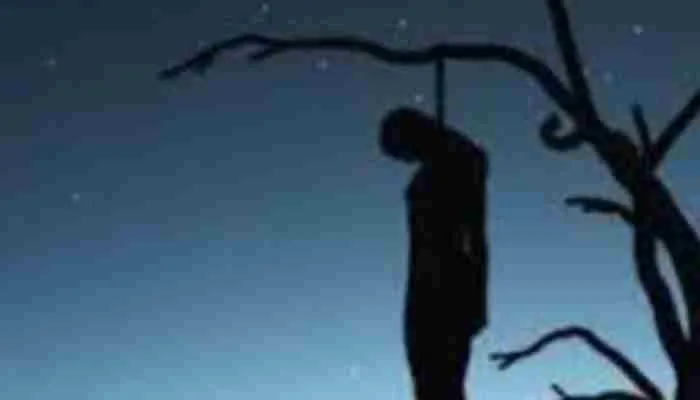 बाराबंकी: युवक की संदिग्ध परिस्थितियों में पेड़ से लटकता मिला शव