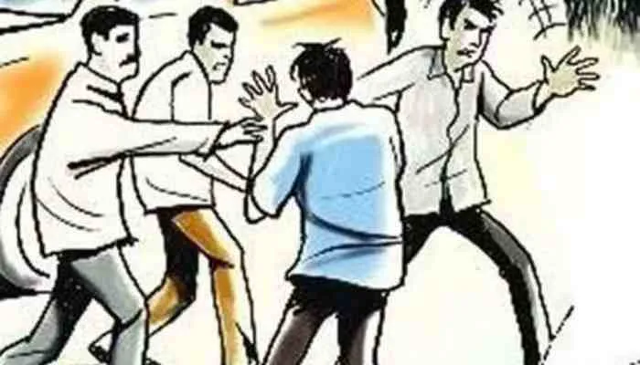 गोरखपुर: पिता की पिटाई का वीडियो बनाना बेटी को पड़ी भारी, बदमाश ने किया…