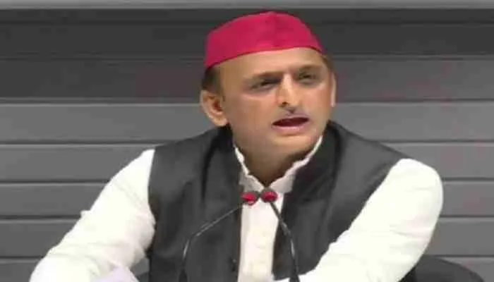 यूपी: कानपुर में युवक की पिटाई पर बोले अखिलेश- लोकतंत्र के लिए ऐसी घटनाएं…