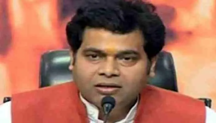 यूपी: क्षतिग्रस्त ट्रांसफार्मर को लेकर ऊर्जा मंत्री श्रीकान्त शर्मा ने दिये ये निर्देश