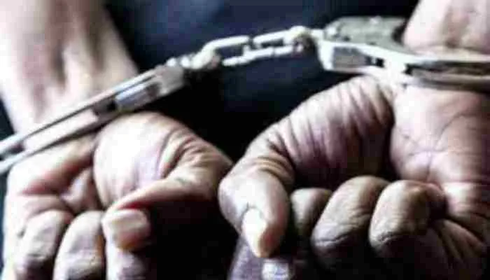 इटावा: एक्शन मोड में आई पुलिस, एक तस्कर समेत तीन अभियुक्त गिरफ्तार
