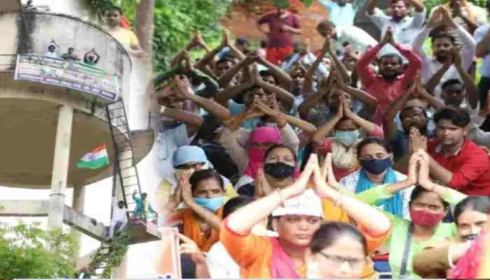शिक्षक भर्ती मामला: नियुक्ति की मांग पर अड़े दो अभ्यर्थियों की हालत बिगड़ी