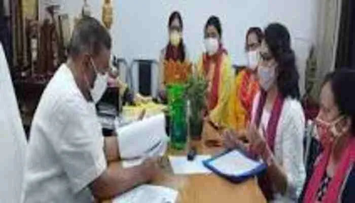 यूपी: स्कूलों में नहीं हैं शौचालय, महिला शिक्षक संघ ने की ये अनोखी मांग