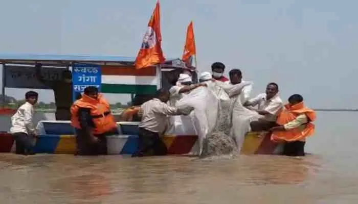 बुलंदशहर: गंगा में विसर्जित की गई पूर्व मुख्यमंत्री स्व. कल्याण सिंह अस्थियां