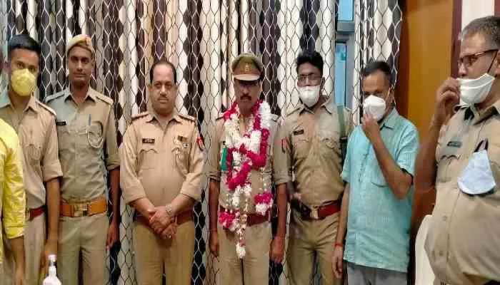 अमेठी: बहादुरपुर चौकी प्रभारी अवनीश कुमार को दी गई भावभीनी विदाई