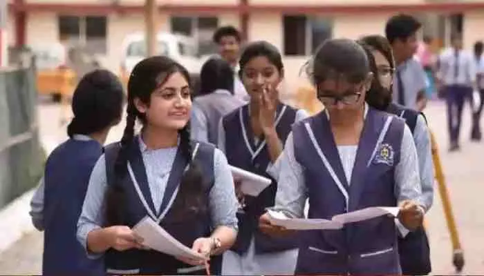 महोबा: 100 फीसदी अंक पाने वाली अनुसईया ने कहा- मेरे माता-पिता को इस उपलब्धि की अहमियत का अंदाजा नहीं
