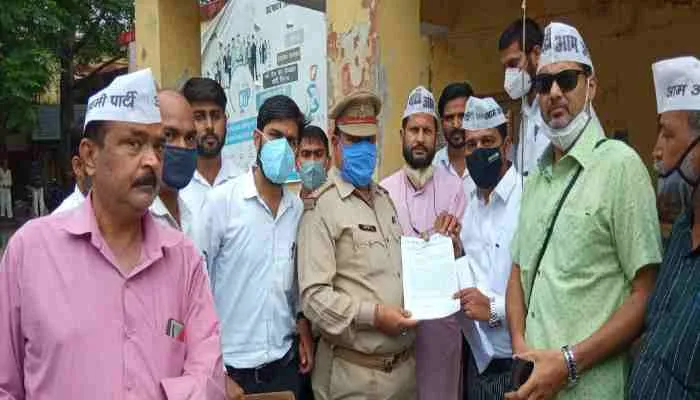 गोरखपुर: ‘आप’ ने गगहा कांड के विरोध में दिया धरना, सौंपा ज्ञापन