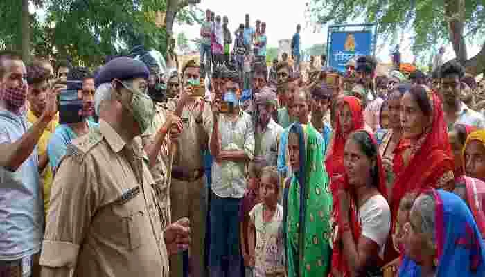 हरदोई: मारपीट में घायल मजदूर की मौत, परिजनों ने सड़क पर शव रखकर लगाया जाम