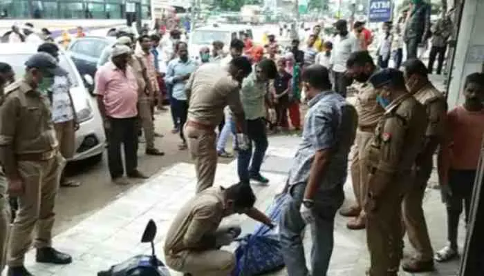 कानपुर: बैंक परिसर के बाहर नृशंस हत्या, नहीं हो सकी शिनाख्त, जानिए पुलिस ने क्या कहा?