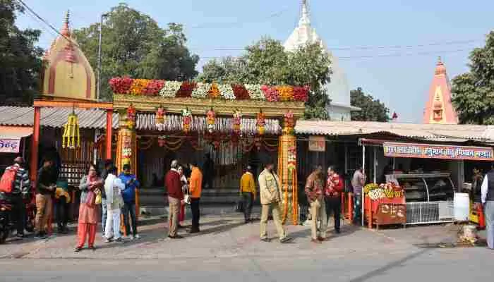 लखनऊ: धमकी के बाद बढ़ाई गई मंदिरों की सुरक्षा, एटीएस ने खंगाले सीसी टीवी कैमरे