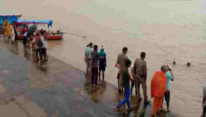 अयोध्या: सरयू नदी में डूबे तीन युवक, दो को गोताखोरों ने बचाया, एक की तलाश जारी