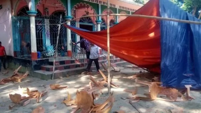 बांग्लादेश: अल्पसंख्यक समुदाय के गांव पर उपद्रवियों का हमला, हिंदू मंदिरों में की गई तोड़फोड़