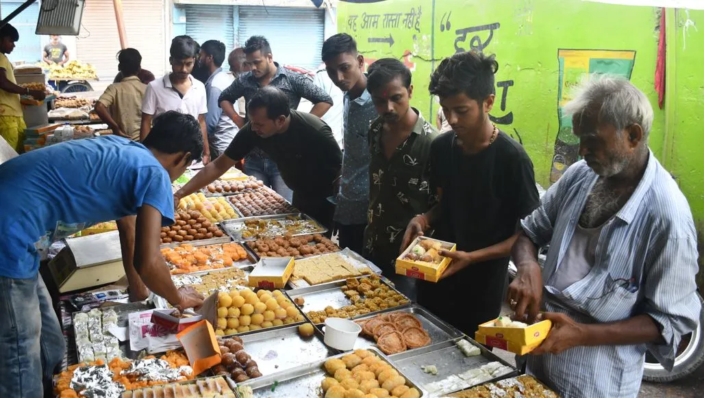 बरेली: रक्षाबंधन- बाजार में उमड़े खरीदार, कारोबार 10 करोड़ के पार