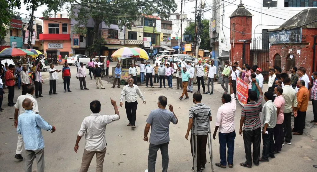 बरेली: मानव श्रंखला बनाकर विश्वविद्यालय बनाने की मांग