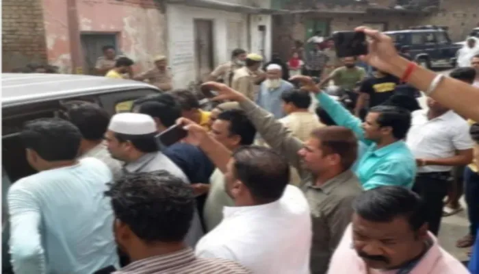 बिजनौर: दिनदहाड़े किन्नर की गोली मारकर हत्या, साथियों ने मचाया हंगामा