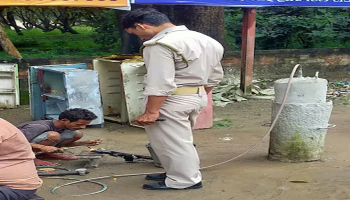 सीतापुर: वायरल फोटा ने खोली पुलिस के हाईटेक होने के दावों की पोल