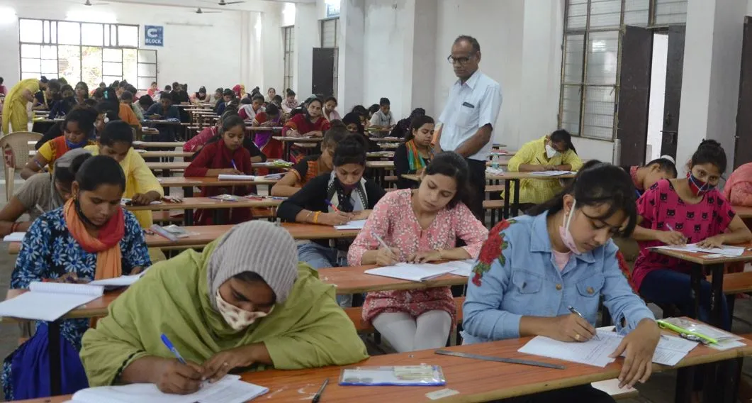 बरेली: परीक्षा के दौरान बंद मिले सीसीटीवी कैमरे