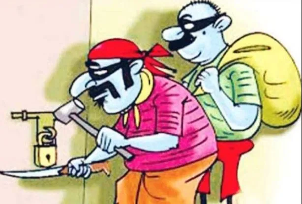बरेली: परिवार संग गांव गए निजी कर्मचारी के घर में लाखों की चोरी