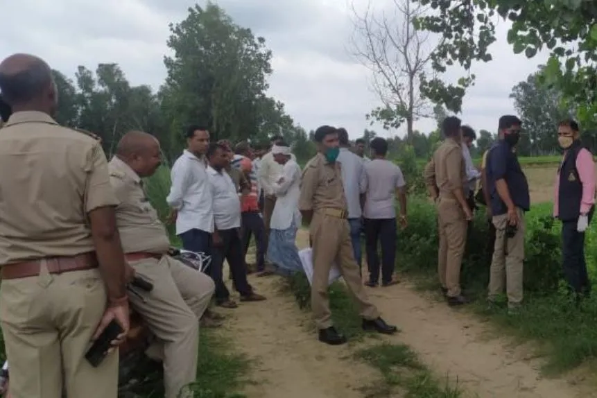 बरेली: नाबालिग से दुष्कर्म की कोशिश का लगा था आरोप, आरोपी का शव पेड़ से लटका मिला
