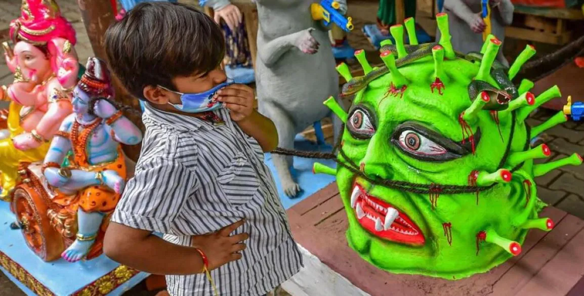 कोरोना को लेकर केंद्र की चेतावनी, खत्म नहीं हुई है दूसरी लहर, संभल कर मनाएं त्योहार