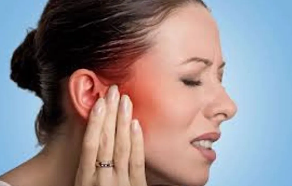 बरसात के दिनों में रहें सावधान, फंगल इंफेक्शन पहुंचा सकता है आपके कानों को नुकसान