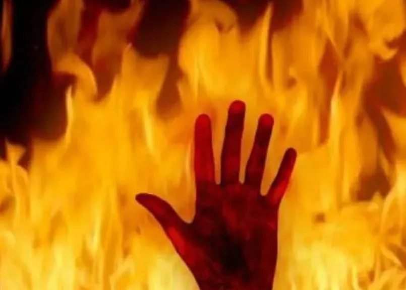 बरेली: सीबीगंज थाना गेट पर युवक ने खुद को लगाई आग