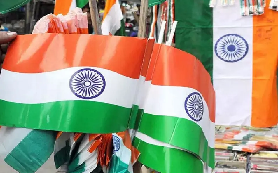 15 अगस्त से पहले केंद्रीय गृह मंत्रालय का राज्यों को निर्देश, इस चीज से बने झंडे का इस्तेमाल रोकें