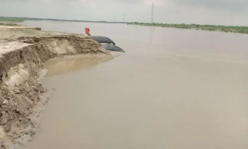बदायूं के 30 गांवों पर मंडरा रहा बाढ़ का खतरा, उफान पर गंगा