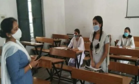 हल्द्वानी: आधी तैयारियों और संक्रमण के भय से 25 फीसदी बच्चे गए स्कूल