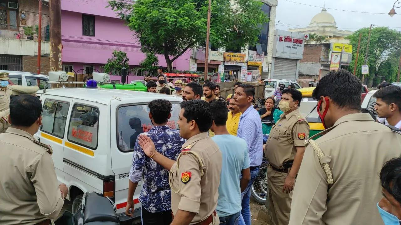 बरेली: पथरी के ऑपरेशन के बाद महिला की मौत, परिजनों ने अस्पताल में काटा हंगामा, आरोप- डॉक्टर से फट गई मृतिका की आंत