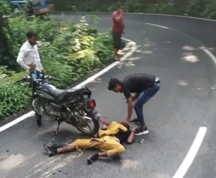 नैनीताल: टैंकर और बाइक की भिडंत, बाइक सवार युवक की मौत