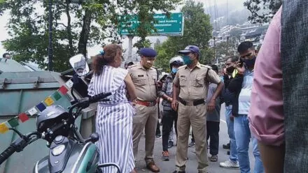 नैनीताल: पति-पत्नी के बीच हुई झड़प, समझाने पर झील में कूदने दौड़ी