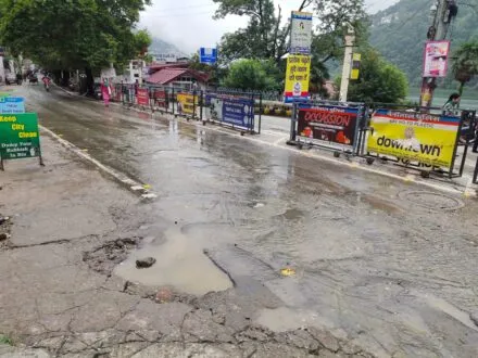 नैनीताल: जल संस्थान की लापरवाही से नैनी झील में जा रहा सीवर का गंदा पानी