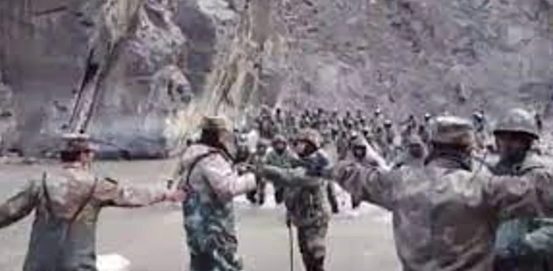 जम्मू कश्मीर में लापता पायलटों की खोज को सेना कर रही हर संभव प्रयास, अंतरराष्ट्रीय मदद मांगी