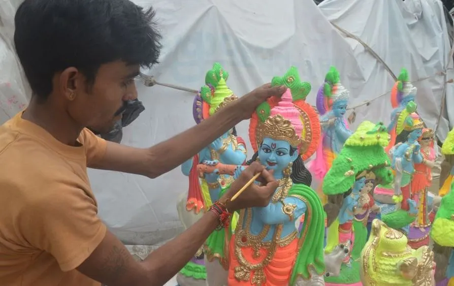 बरेली: अमृत विचार ने मूर्तिकारों का दर्द बताया, हम मिलकर दूर कराएंगे