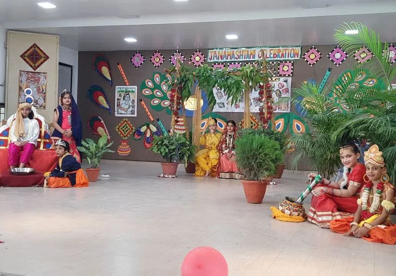 बरेली: बीबीएल पब्लिक स्कूल में मनाई गई जन्माष्टमी, देखिए तस्वीरें…