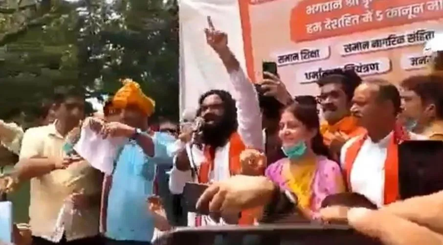 पूर्व भाजपा प्रवक्ता के नेतृत्व में प्रदर्शन, हुई मुस्लिम विरोधी नारेबाजी, वीडियो वायरल, मामला दर्ज