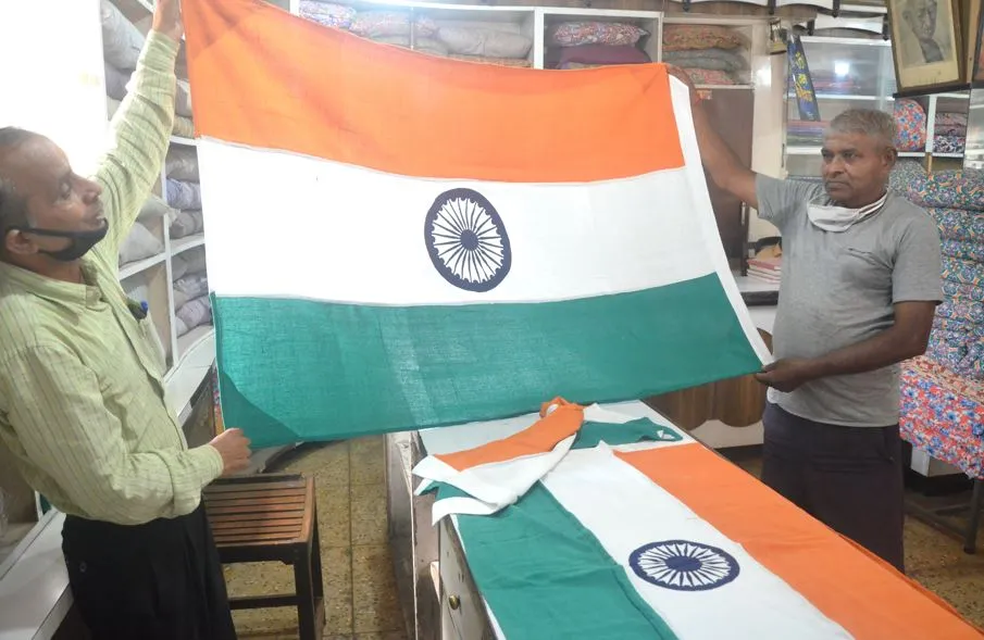 बरेली: गांधी आश्रम खादी भंडार को नहीं मिला सरकार का सहयोग