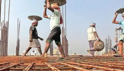 हल्द्वानी: खुल गए श्रमिक सुविधा केंद्र, श्रमिकों की उमड़ी भीड़