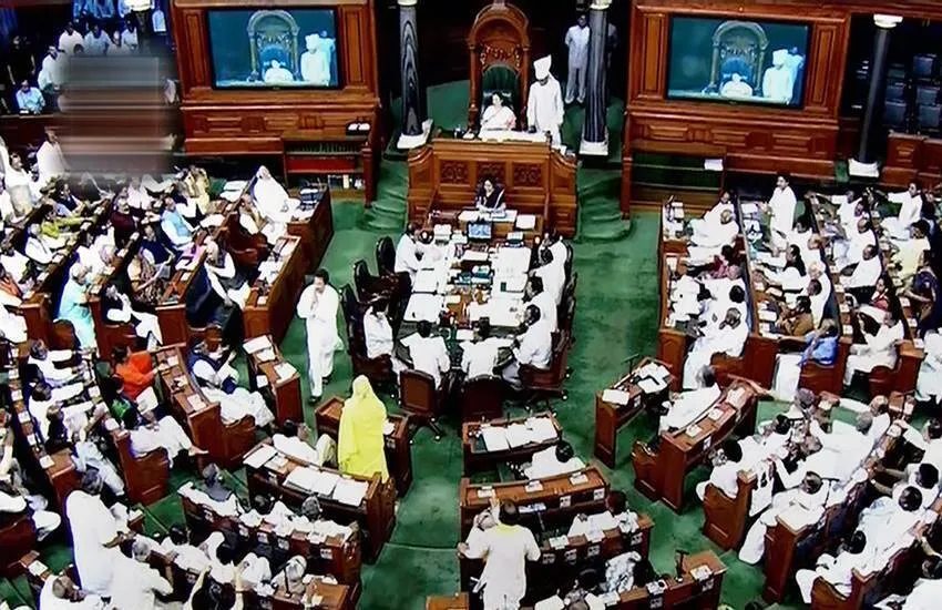 कांग्रेस समेत विपक्षी दलों का सदन में हंगामा, लोकसभा की कार्यवाही स्थगित