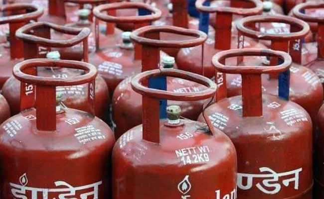 25.5 रुपए महंगा हुआ LPG सिलेंडर, देखिए आपके शहर के नए रेट
