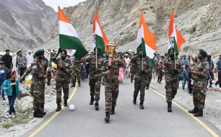 शहीदों को नमन, 1971 के युद्ध में मिली जीत का जश्न… लद्दाख पहुंची ‘स्वर्णिम विजय मशाल’
