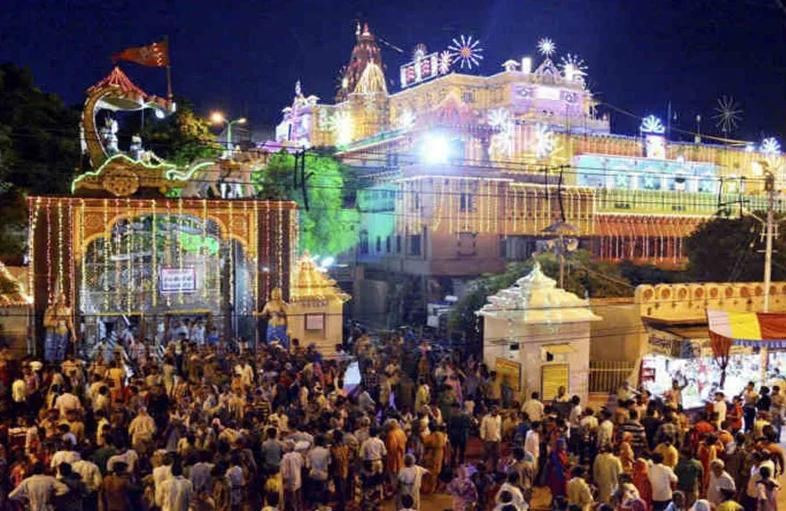 हर तरफ गूंजी बांके बिहारी लाल की जयकार, धूमधाम से मनाई गई जन्माष्टमी