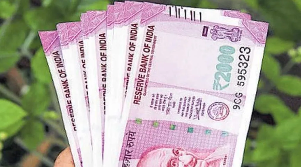 बरेली: किसान के खाते में गलती से आई रकम, प्रधान व सचिव ने डकारी