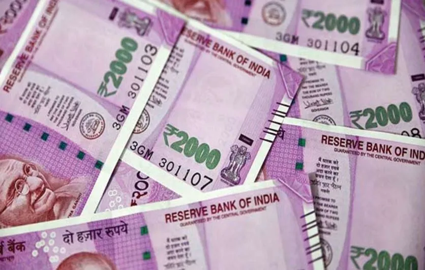 बरेली: बैंक और बाजार से गायब होने लगे दो हजार के नोट