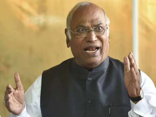 कांग्रेस नेता मल्लिकार्जुन खड़गे ने कहा- अफगान मुद्दे पर सरकार के साथ मिलकर करेंगे काम