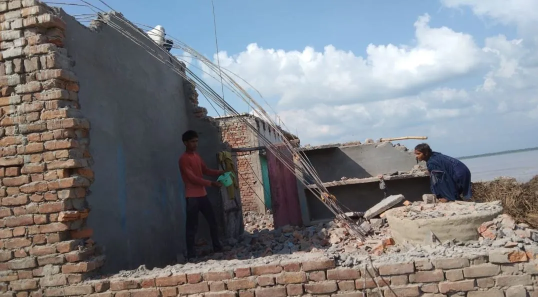 लखीमपुर खीरी: घाघरा की हाहाकारी लहरें मचा रहीं तबाही, एक दिन में समेटे 13 घर