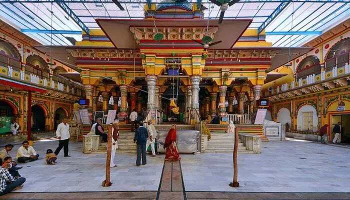 मथुरा: द्वारकाधीश मंदिर में फिर से होंगे आठों झांकियों के दर्शन